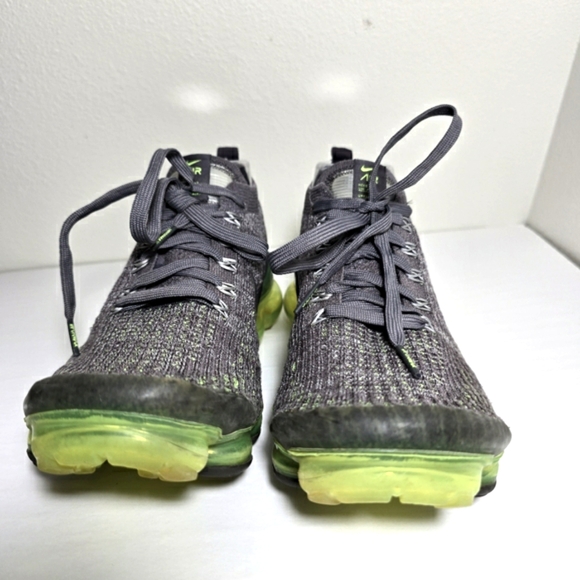 Nike VaporMax Flyknit Men's Gray and Green Running Shoes size 11 - Picture 3 of 16